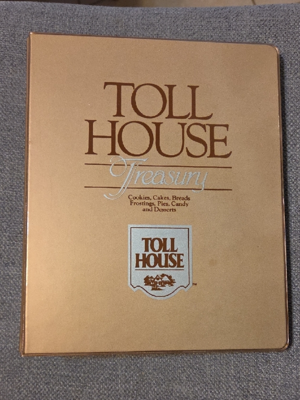 Toll House Treasury Cookbook